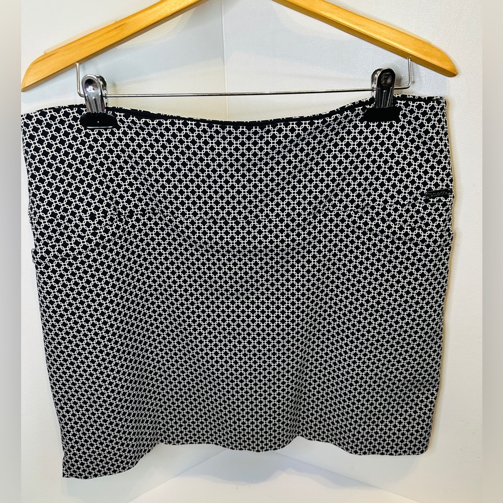S.C. & CO. Women’s Black & White Geometric Print Stretch Skort Size XL